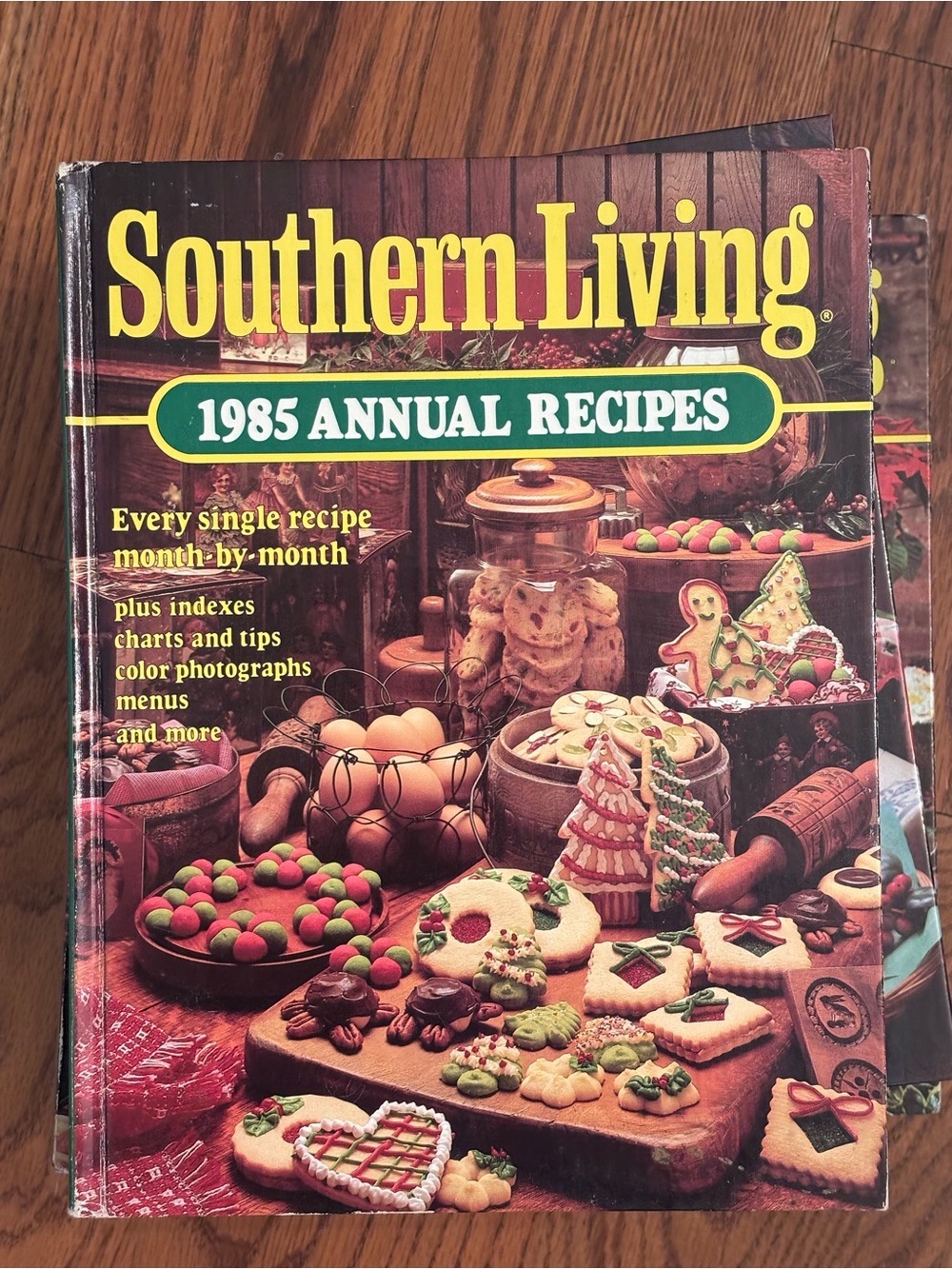 Southern Living 1985 Annual Recipes - Yellow Title, Green Banner, Red Cover Art